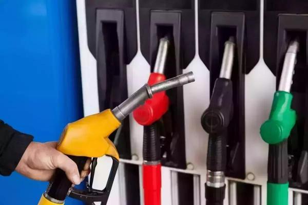 Preţul la motorină este în scădere, faţă de cel afişat în ziua precedentă