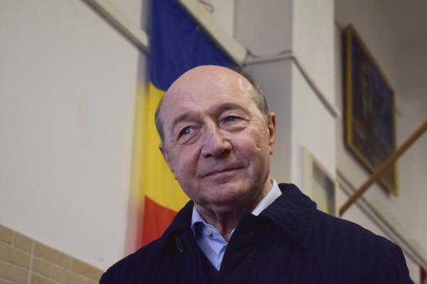 Traian Băsescu mai aşteaptă până îşi primeşte privilegiile. Hotărârea de Guvern, amânată