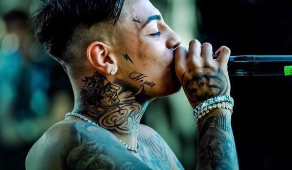 Albert NBN, amendat cu 1.000 lei, la Untold. A fost sancţionat pentru limbajul vulgar folosit pe scenă