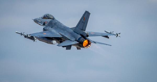 O dronă a intrat în spaţiul aerian românesc. A dispărut de pe radare după ce au fost ridicate două F16