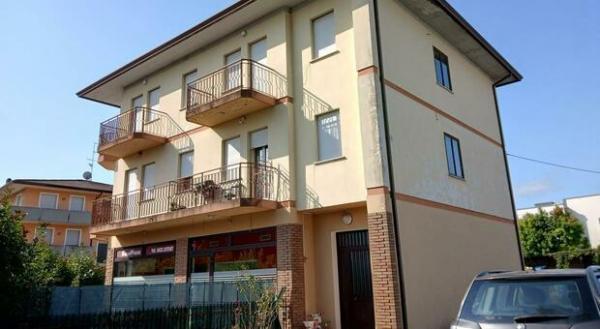 Un român din Italia s-a trezit cu trei hoţi pe balcon şi s-a luptat cu ei: "Am făcut-o să-mi protejez familia"