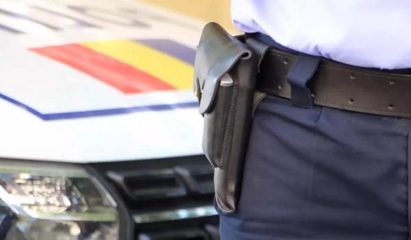 Poliţist dat în judecată de şefi pentru o pagubă de 65.000 de lei. S-a răsturnat cu autospeciala într-un pârâu