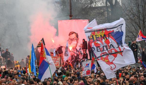 Rusia acuză UE că pregătește un "Maidan" în Serbia. "Tineretul trece de la protest la metode revoluţionare"