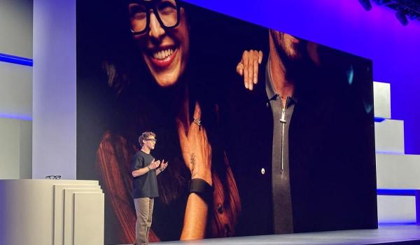 Meta şi-a lansat primii ochelari inteligenți cu ecran integrat: "Te menţin conectat la lumea din jurul tău"