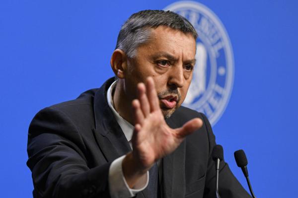 Ministerul Educaţiei, despre plata salariilor şi burselor: Nu vor fi probleme până la sfârşitul acestui an