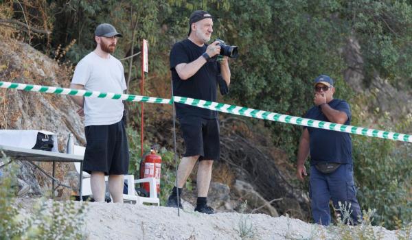 Sute de oameni au pozat nud într-o livadă de măslini din Spania pentru fotograful american Spencer Tunick