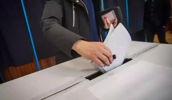 Sondaj CURS: Dacă mâine ar fi alegeri parlamentare, AUR ar avea 34%, urmat de PSD-23%, PNL-16% şi USR-12%