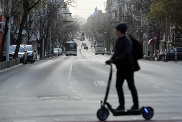 Un bărbat de 58 de ani a murit la spital, la aproape două săptămâni după ce a căzut de pe trotinetă