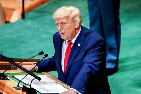 Trump spune că ţările NATO ar trebui să doboarea aeronavele ruseşti care le încalcă spaţiul aerian