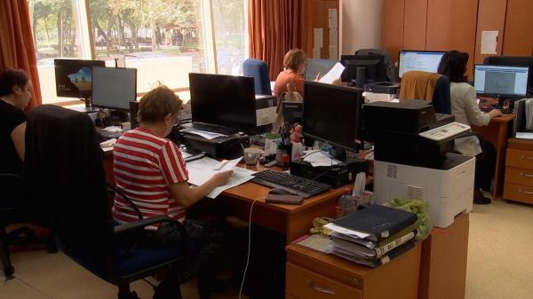 Cine sunt cei 78 de bugetari care şi-au luat brusc concedii medicale. Şef de poliţie locală, trei luni liber