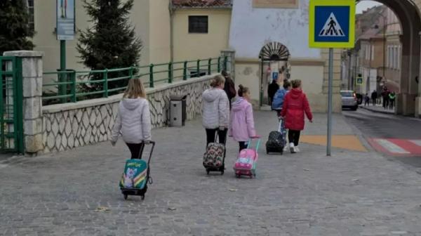 Când se plătesc alocaţiile pentru copii în octombrie 2025