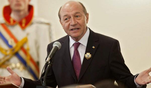 Traian Băsescu vrea să reobţină cetățenia moldovenească. I-a fost retrasă de fostul preşedinte Igor Dodon
