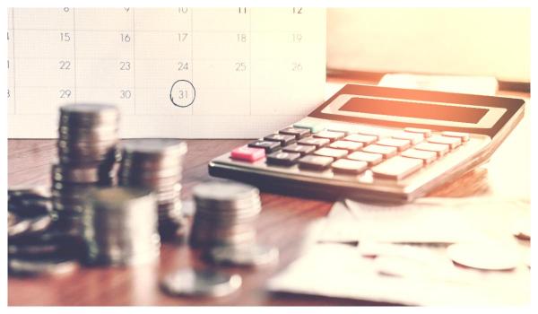 Proiect: Românii ar putea fi amendaţi dacă nu se poartă frumos cu funcţionarii publici