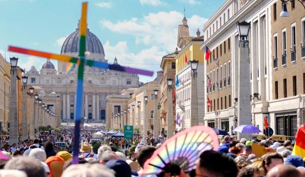 Peste o mie de catolici LGBT+, în pelerinaj a Vatican. "Facem parte din aceeaşi familie"