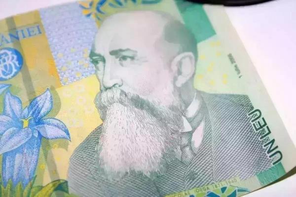 Leul românesc câştigă teren important în raport cu dolarul american
