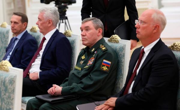 Generalul Gherasimov, "arhitectul războiului din Ucraina", a primit Ordinul pentru Curaj de la Putin