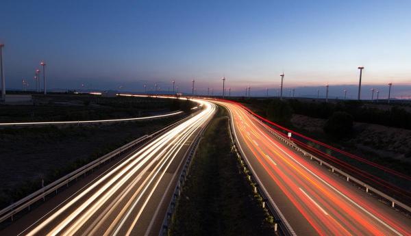 Unde se află autostrada care îți încarcă mașina electrică în mers