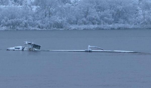 Navă cu peste 1.100 tone de îngrășământ, scufundată parțial în Dunăre. Depășiri la indicatorul amoniu