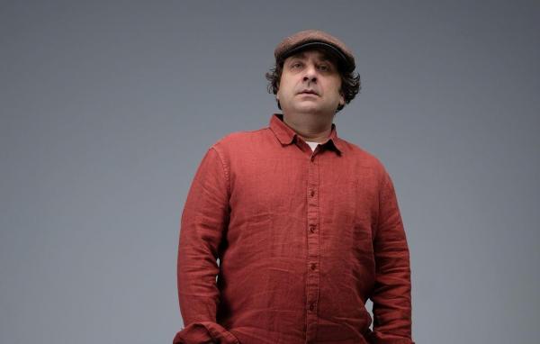 Povestitorul și scenaristul de la Asia Express, Marius Damian, lansează vernisajul „Caii Verzi”