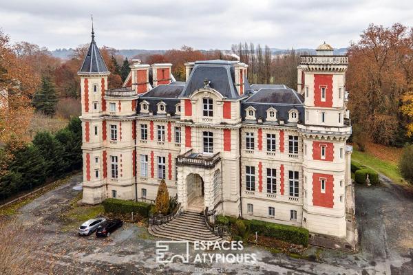 Vreţi să locuiţi într-un castel din Franţa? Visul poate deveni realitate la un preţ de apartament în Popeşti