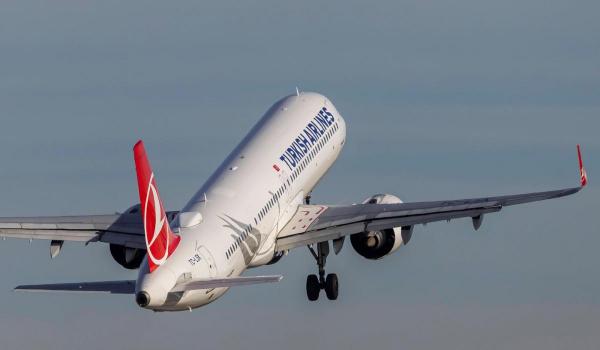 Aeronavă Turkish Airlines, escortată până la aeroportul din Barcelona din cauza unei "ameninţări" la bord
