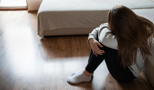 O mamă și-a vândut fiica unui bărbat de 25 de ani, în Italia. Cum a scăpat copila din mâinile agresorului