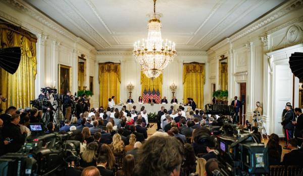 Donald Trump ameninţă cu tarife vamale ţările care îi refuză planul privind Groenlanda