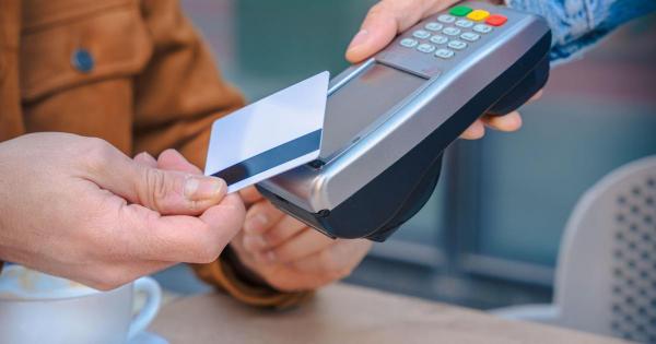 Ce e escrocheria "atingerea fantomei": vă poate goli contul fără să vă atingă