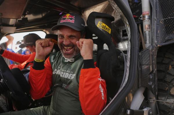 Dacia câştigă în premieră Raliul Dakar, la doar a doua participare