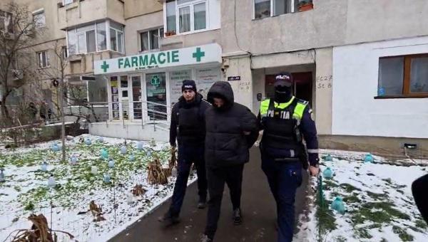Şi-a ucis mama şi a stat cu cadavrul ei o noapte întreagă. Abia a doua zi tânărul din Constanţa a sunat la 112