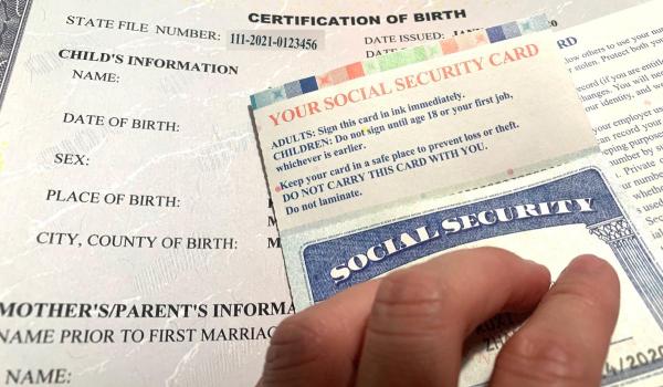 "Ești invizibil, nu exiști". Cum arată viața a milioane de oameni fără certificat de naștere