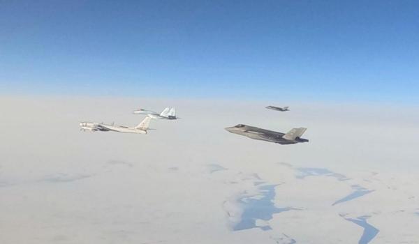 NORAD anunţă că avioane militare "vor sosi în curând în Groenlanda"