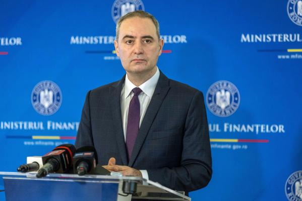 Ministrul Finanțelor anunță un deficit mai mic decât cel prognozat. Ce spune despre miliardul cerut de Trump