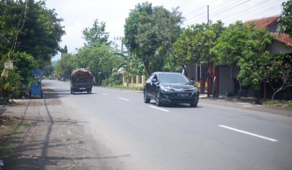 "Mâncăm pateu, dar avem BMW". De ce muncitorii din diaspora îşi cumpără mai întâi o maşină scumpă