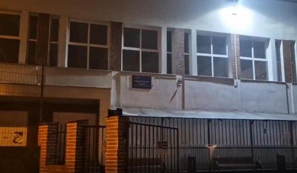 Elev de 16 ani, găsit inconștient în grupul sanitar al unui liceu din Bucureşti. Ar fi consumat un praf alb