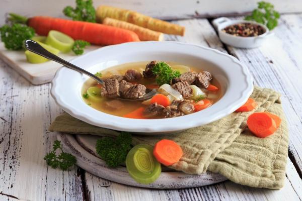 Cât costă cea mai scumpă ciorbă din România. Bucătarii folosesc vită Wagyu