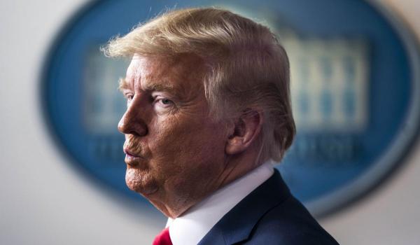 Donald Trump a uitat cuvântul "Alzheimer" în timp ce explica jurnaliştilor că memoria sa este foarte bună