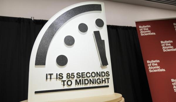 Ceasul Apocalipsei, mai aproape de "miezul nopţii": suntem la 85 de secunde de final