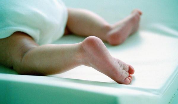 Fetiţă româncă de doar 7 zile, decedată în Kallithea. Părinţii au dus-o iniţial la un spital veterinar