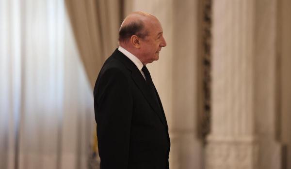 Traian Băsescu recuperează trei ani de salarii, peste 750.000 de lei. Decizia instanţei
