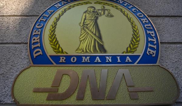 O avocată, membru PNL Sector 1, prinsă în flagrant de DNA în timp ce primea 60.000 de euro - surse