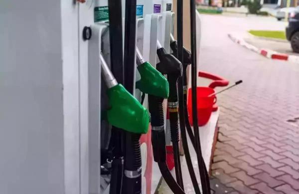Preţurile la carburanţi sunt în creştere, faţă de cele afişate în ziua precedentă