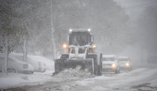 Alertă meteo: Cod portocaliu de ninsori şi viscol în 4 judeţe. Cum va fi vremea în Capitală