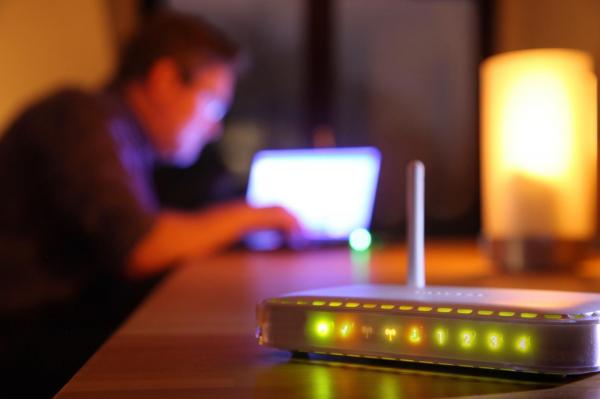 Unde trebuie să ţii router-ul ca să nu pierzi semnalul WiFi. Cele 5 obiecte lângă care nu trebuie aşezat