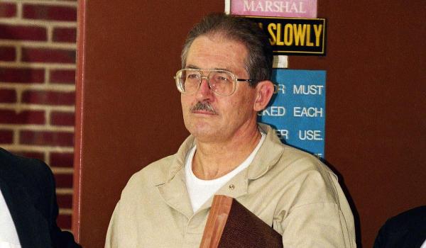 Aldrich Ames, cel mai periculos spion din SUA, a murit. A vândut secrete ruşilor pentru "o casă şi un Jaguar"