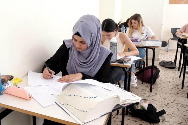 Italia interzice vălul islamic în şcoli şi introduce o cotă a elevilor migranţi care nu stăpânesc limba