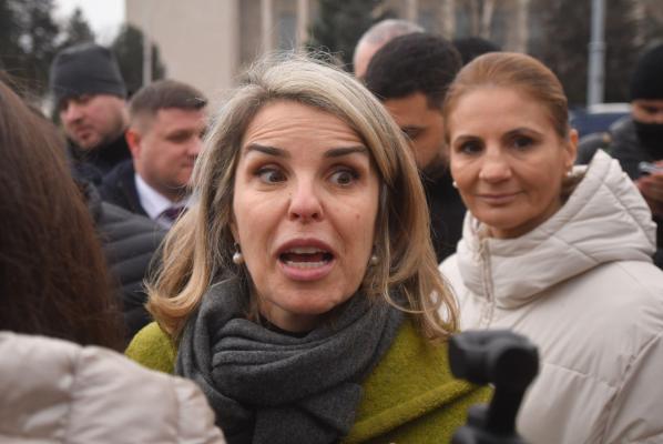 Cristela Georgescu, primul mesaj după arestarea soţului: Dumnezeu vede, ştie şi are întotdeauna ultimul cuvânt