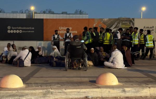 Bilanţ tragic după atacul asupra aeroportului din Arabia Saudită. Trump ia în calcul o intervenţie militară