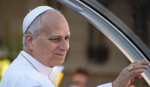 Papa Leon al XIV-lea va fi operat la plămâni marți, după descoperirea unui nodul