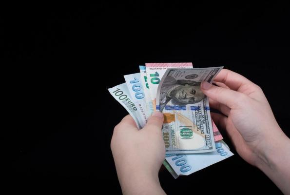 Avertisment FMI: Marile economii vor avea cele mai mari deficite bugetare de după pandemie